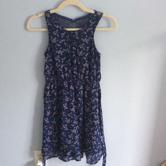 Mid-length Blue dress with feminine, floral pattern that ties in the back - Picture 1 of 4
